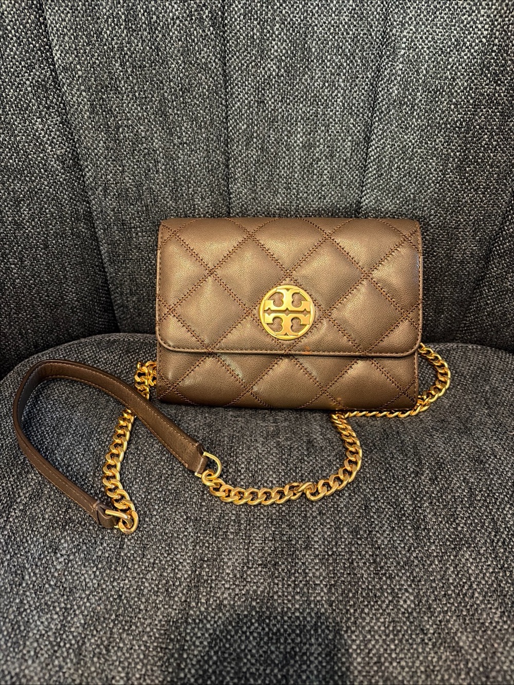 Tory Burch, WILLA wallet, unchain quilted Crossbody volcanic stone